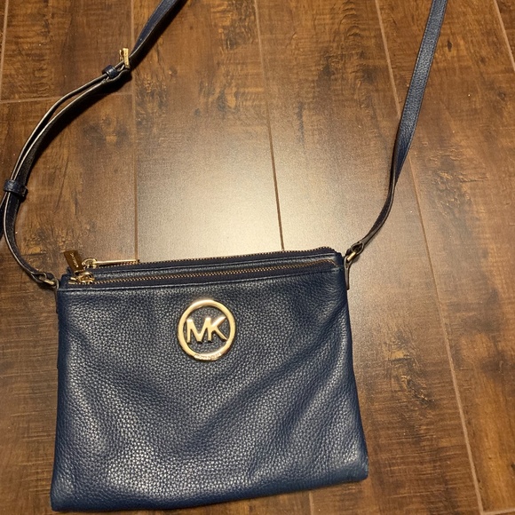 MK Small Crossbody purse - Picture 1 of 5